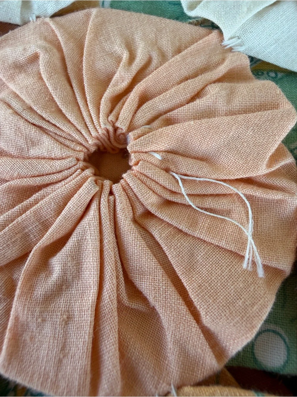 VTG Grandmother’s Garden Yo-Yo Quilt Hand Sewn Pastel Pink Green Scalloped 84x88